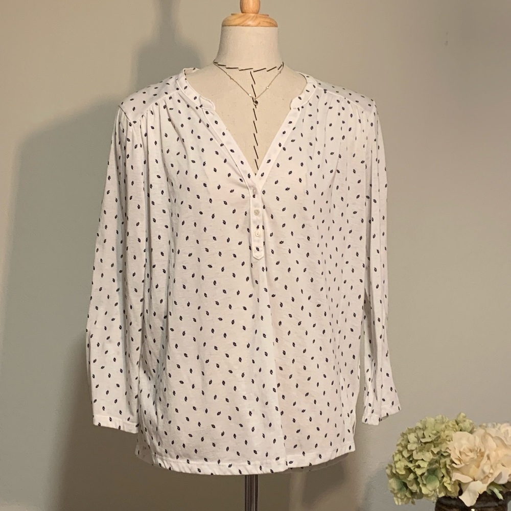H&M Pull-Over Blouse/Top. Size M. Off-White and Navy Blue.
